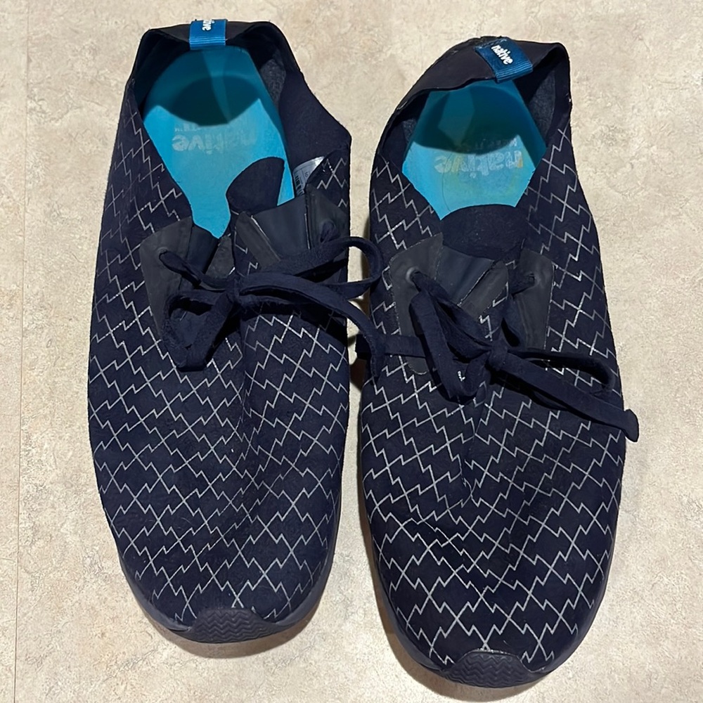 Womens Native lightweight tennis‎ shoes, 10
